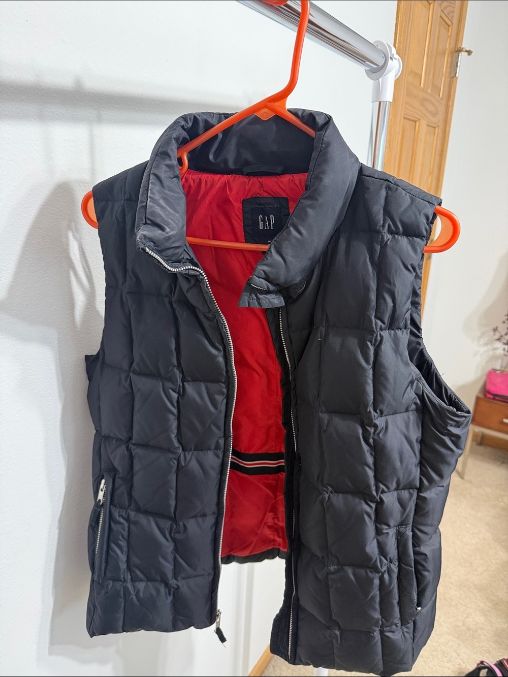 GAP Men's Black Quilted Vest with Red Lining